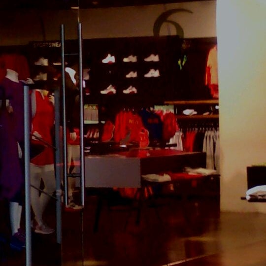 Nike - Tienda de artículos deportivos en Viña del Mar