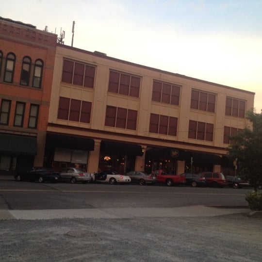 รูปภาพถ่ายที่ The Old Spaghetti Factory โดย Claudie เมื่อ 7/18/2012