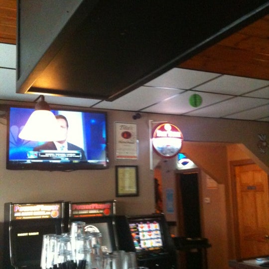 Foto scattata a Sauced Sports Bar and Pizzeria da Chris S. il 3/21/2012