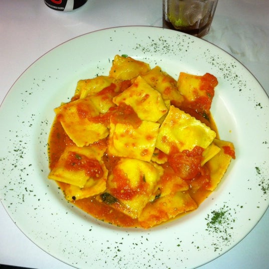 Foto diambil di Restaurante Dona Florinda oleh Cristiano R. pada 6/2/2012