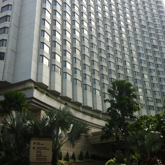 Photo taken at Shangri-La Hotel, Bangkok by Farid B. on 6/29/2012
