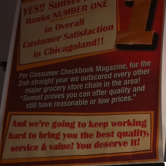 Foto diambil di Sunset Foods oleh Jeanne pada 4/5/2012