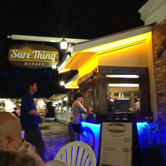 Foto diambil di Sure Thing Burger oleh Darcy G. pada 4/11/2012