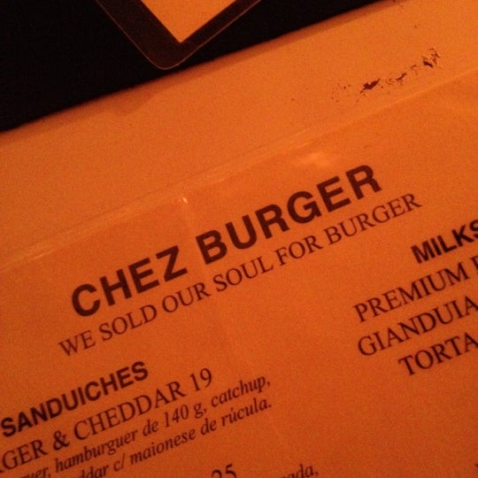 รูปภาพถ่ายที่ Chez Burger โดย Rodolfo I. เมื่อ 3/25/2012