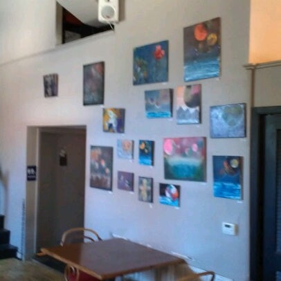Foto tirada no(a) Village Cafe por Don em 7/6/2012