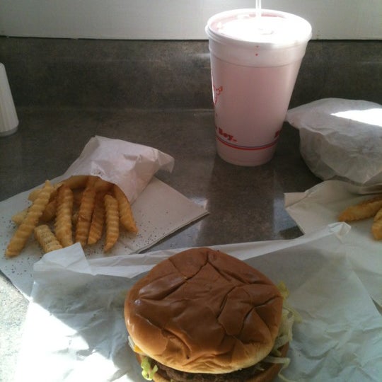 Снимок сделан в Burger Boy пользователем Robert R. 5/15/2012