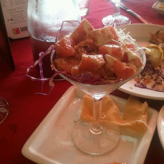 รูปภาพถ่ายที่ Taste Restaurant โดย Michelle C. เมื่อ 5/13/2012