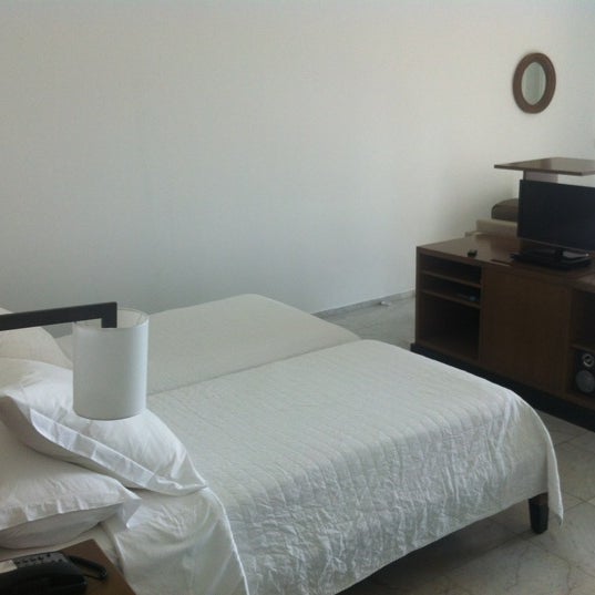 7/21/2012 tarihinde Marcos K.ziyaretçi tarafından Almyra Hotel'de çekilen fotoğraf
