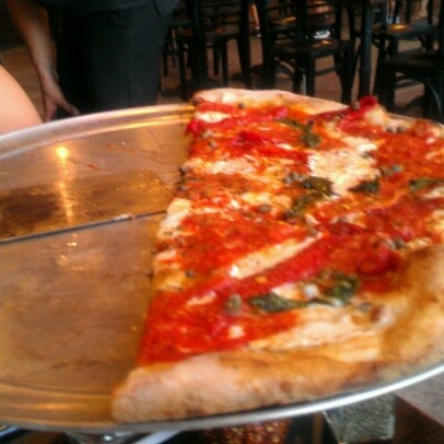 Foto tirada no(a) Grimaldi&#39;s Coal Brick-Oven Pizza por Smart A. em 7/10/2012