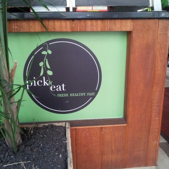 Foto tomada en Pick and Eat  por Jason V. el 8/30/2012