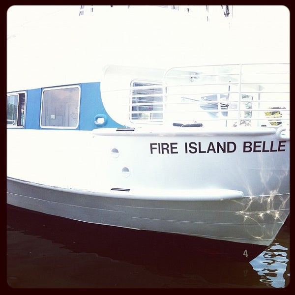 8/3/2012 tarihinde David R.ziyaretçi tarafından Fire Island Ferries - Main Terminal'de çekilen fotoğraf