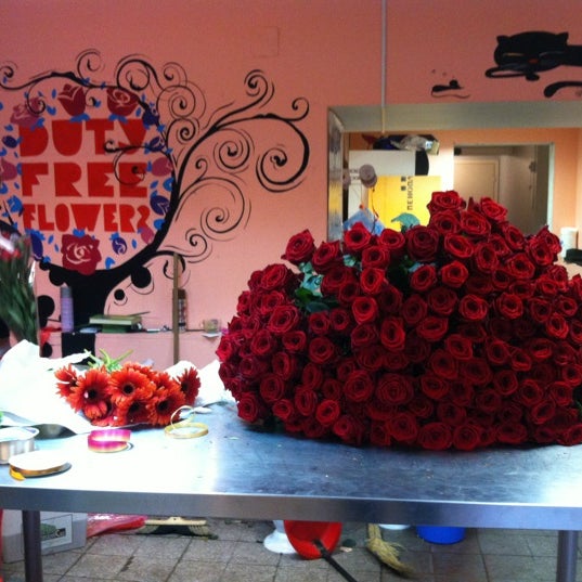 Foto scattata a Duty Free Flowers da Olga Khegay il 5/1/2012
