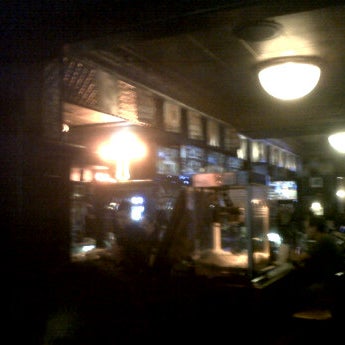 6/2/2012 tarihinde Juan C.ziyaretçi tarafından Knuckles Sports Bar'de çekilen fotoğraf