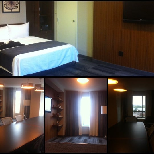 Foto tirada no(a) Cambridge Suites Hotel Halifax por Dexter M. em 6/5/2012