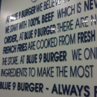รูปภาพถ่ายที่ Blue 9 Burger โดย Olessya K. เมื่อ 9/13/2012