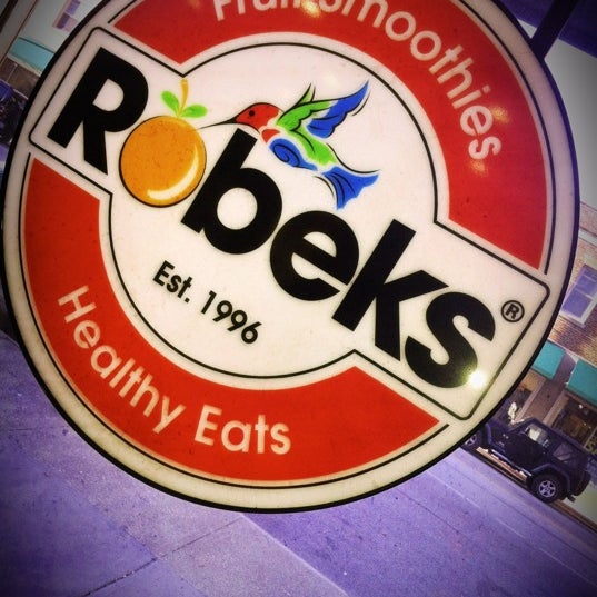 Foto scattata a Robeks Fresh Juices &amp; Smoothies da Gregory W. il 3/10/2012