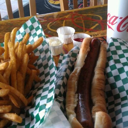 Foto scattata a Zack&#39;s Hotdogs &amp; Hot Sandwiches da Joshua H. il 2/18/2012
