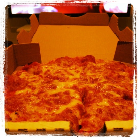 Das Foto wurde bei Bacio Pizzeria von Aaron B. am 3/24/2012 aufgenommen