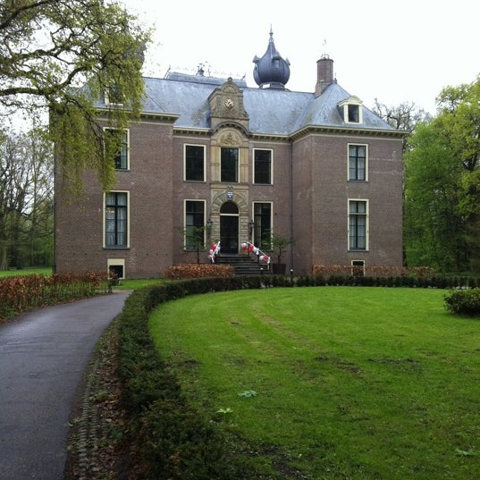 4/28/2012에 Petrut G. N.님이 Kasteel Oud Poelgeest에서 찍은 사진