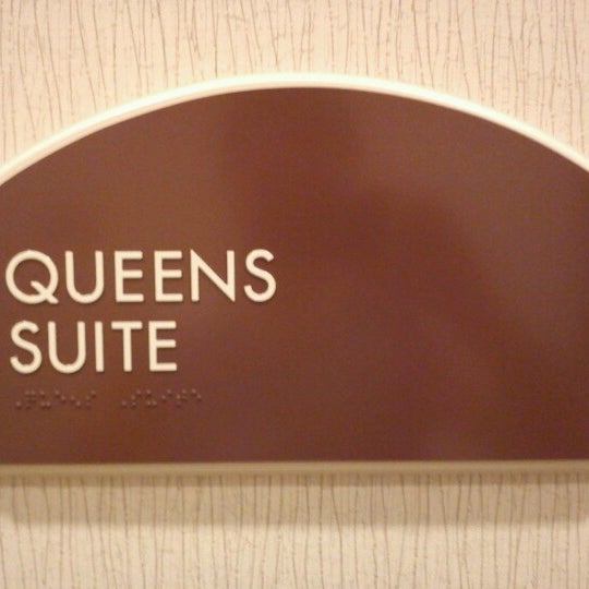 Foto diambil di Holiday Inn L.I. City-Manhattan View oleh Joel E. pada 8/25/2012