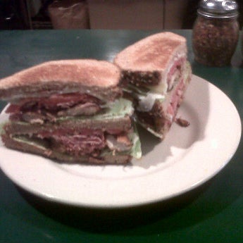 Foto tomada en Vincenzo&#39;s Deli  por Petey B. el 2/7/2012