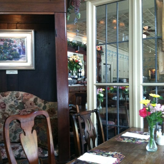 Photo taken at Grand Finale Restaurant by Nikki_Janell on 8/26/2012