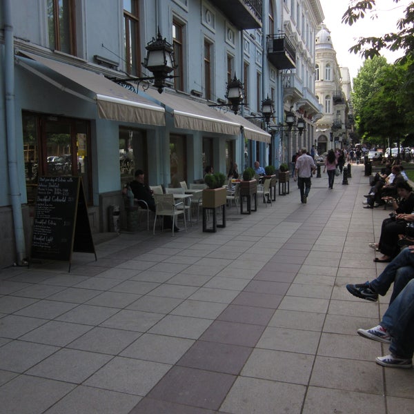 Many people sit out on sidewalk tables here, especially when the weather is warmer.