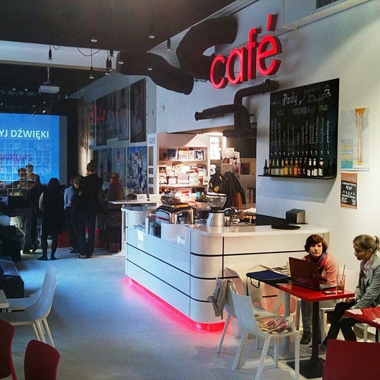 รูปภาพถ่ายที่ MiTo art café books โดย Karol K. เมื่อ 3/29/2012