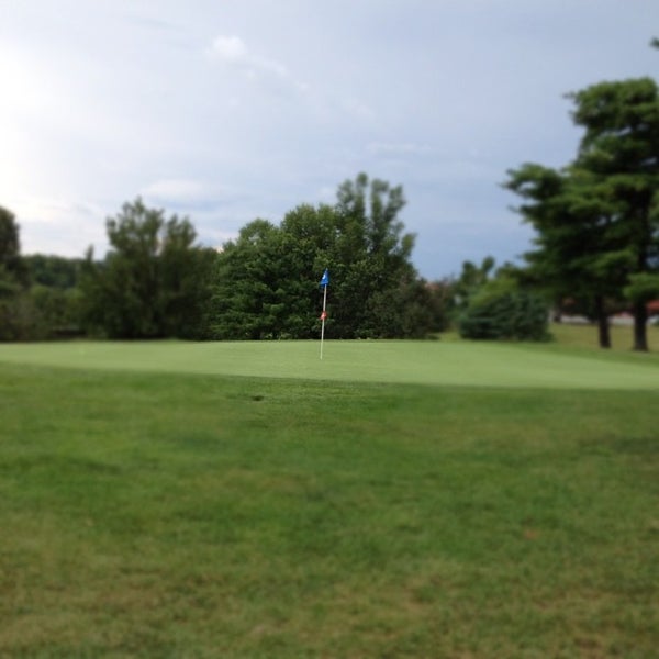 Foto scattata a Redgate Golf Course da Dion H. il 7/15/2012