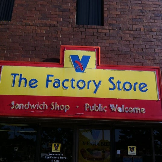 5/10/2012に@steveGOgreenがVienna Beef Factory Store &amp; Cafeで撮った写真