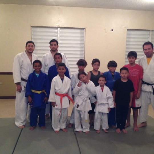 Клуб брандком-мастерс лобня дзюдо. Клуб дзюдо самурай. Дзюдо клуб восток. Дзюдо клуб япония. Клуб дзюдо справедливость глава 7.