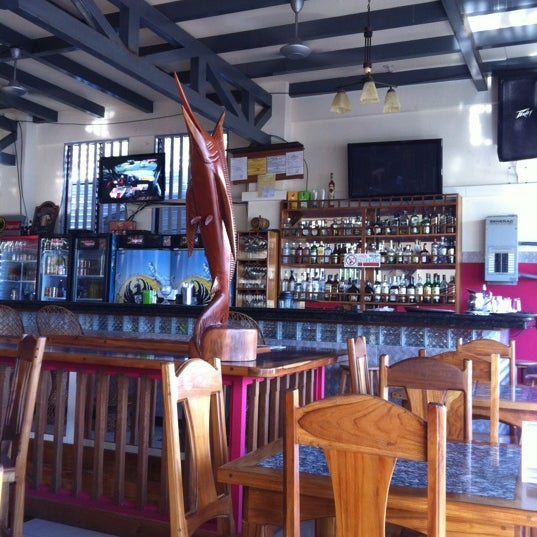6/14/2012에 Saul D.님이 El Sol Restaurant &amp; Sports Bar에서 찍은 사진