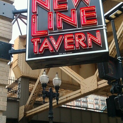 Foto tirada no(a) New Line Tavern por Kim R. em 9/4/2012