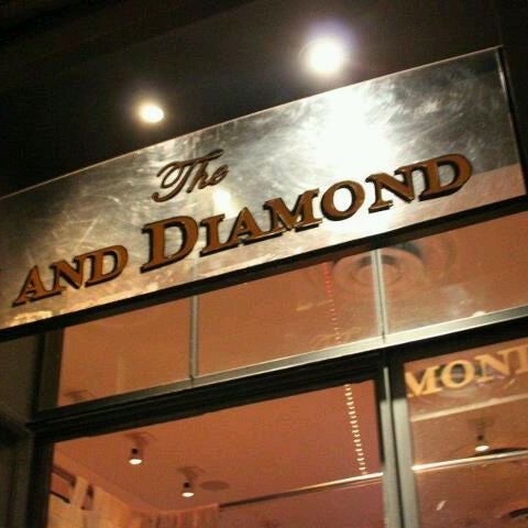 Photo prise au 5 &amp; Diamond par DJ ShortyLove le6/11/2012