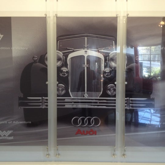 Rector PorscheAudi Concesionaria de coches en Burlingame