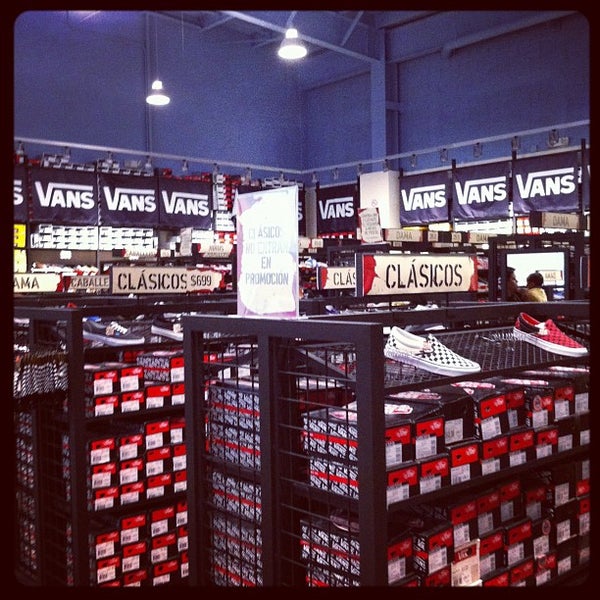 vans plazas outlet