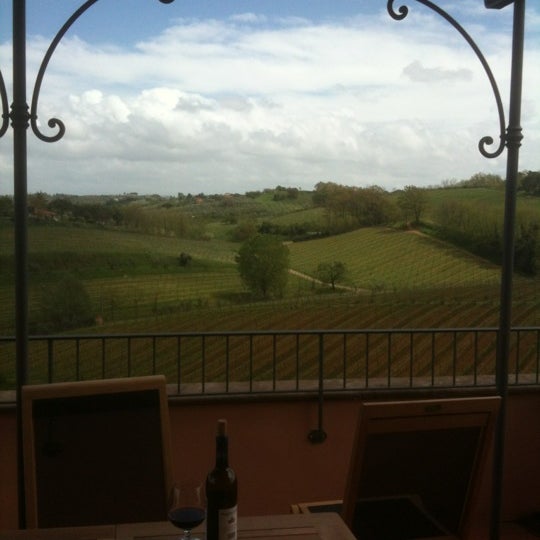 Photo prise au Poggio al Casone wine resort par Bobby H. le4/24/2012