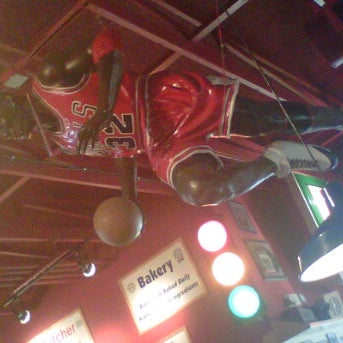 Photo taken at Fuddruckers by Rich L. on 8/6/2012