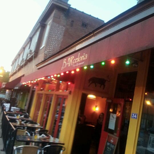 Foto tirada no(a) Barcelona Tapas Restaurant - Saint Louis por Jessica M. em 4/11/2012
