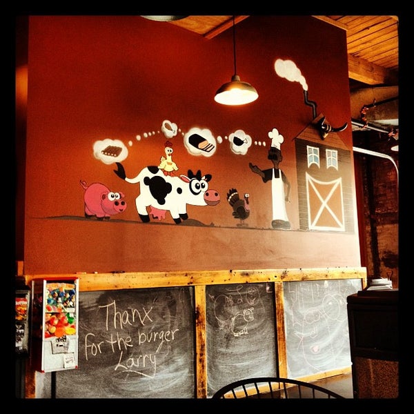 5/16/2012 tarihinde Mike V.ziyaretçi tarafından Larry J&#39;s BBQ Cafe'de çekilen fotoğraf