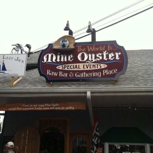 8/11/2012 tarihinde John-David B.ziyaretçi tarafından Mine Oyster Restaurant &amp; Raw Bar'de çekilen fotoğraf