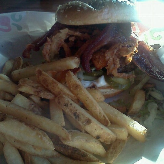 Photo taken at Chili&#39;s Grill &amp; Bar by Giles M. on 7/4/2012