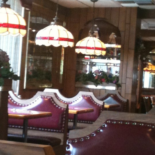 รูปภาพถ่ายที่ Latham &#39;76 Diner โดย Mary H. เมื่อ 5/22/2012