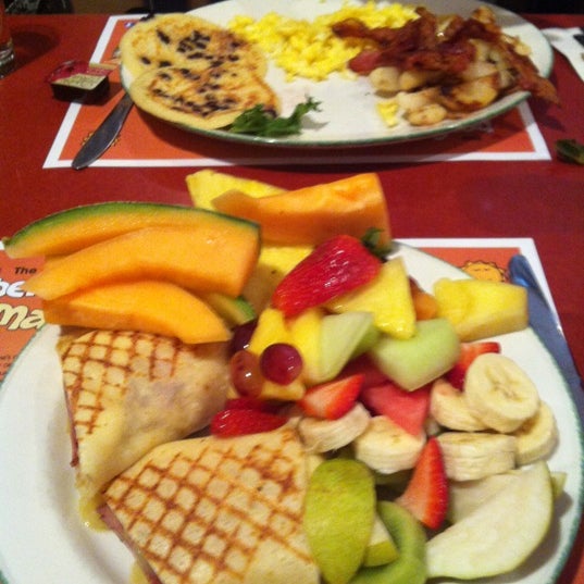 Photo taken at Cora&#39;s Breakfast &amp; Lunch by Grace R. on 5/4/2012