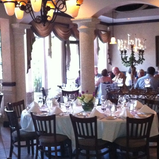 3/30/2012にChantelle L.がJosephine&#39;s Italian Restaurantで撮った写真
