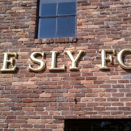 Foto tirada no(a) The Sly Fox por Steve em 5/25/2012