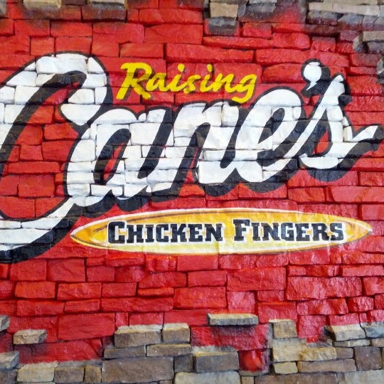 Снимок сделан в Raising Cane&#39;s Chicken Fingers пользователем Robert E. 8/27/2012