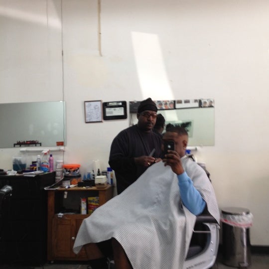 Tyrone the barber Hair Salon in Santa Clarita