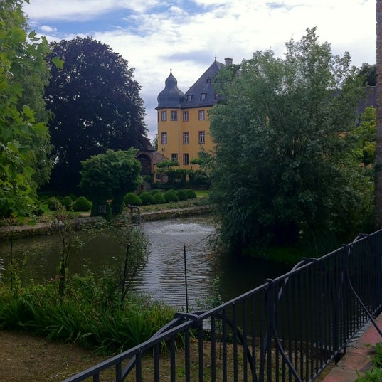 6/21/2012 tarihinde Doug C.ziyaretçi tarafından Schloss Vollrads'de çekilen fotoğraf