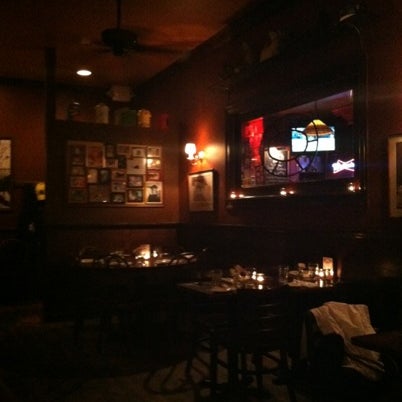 9/5/2012 tarihinde Josh B.ziyaretçi tarafından Fetch Bar and Grill'de çekilen fotoğraf